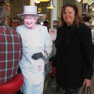 Meet your Posher, Elaine